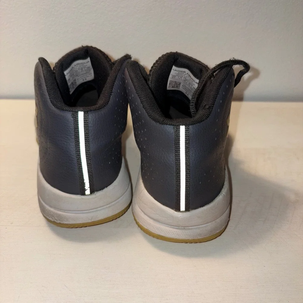 Under Armour Basketball Shoes‎ Athletic Sneakers High Top Youth Size 6Y